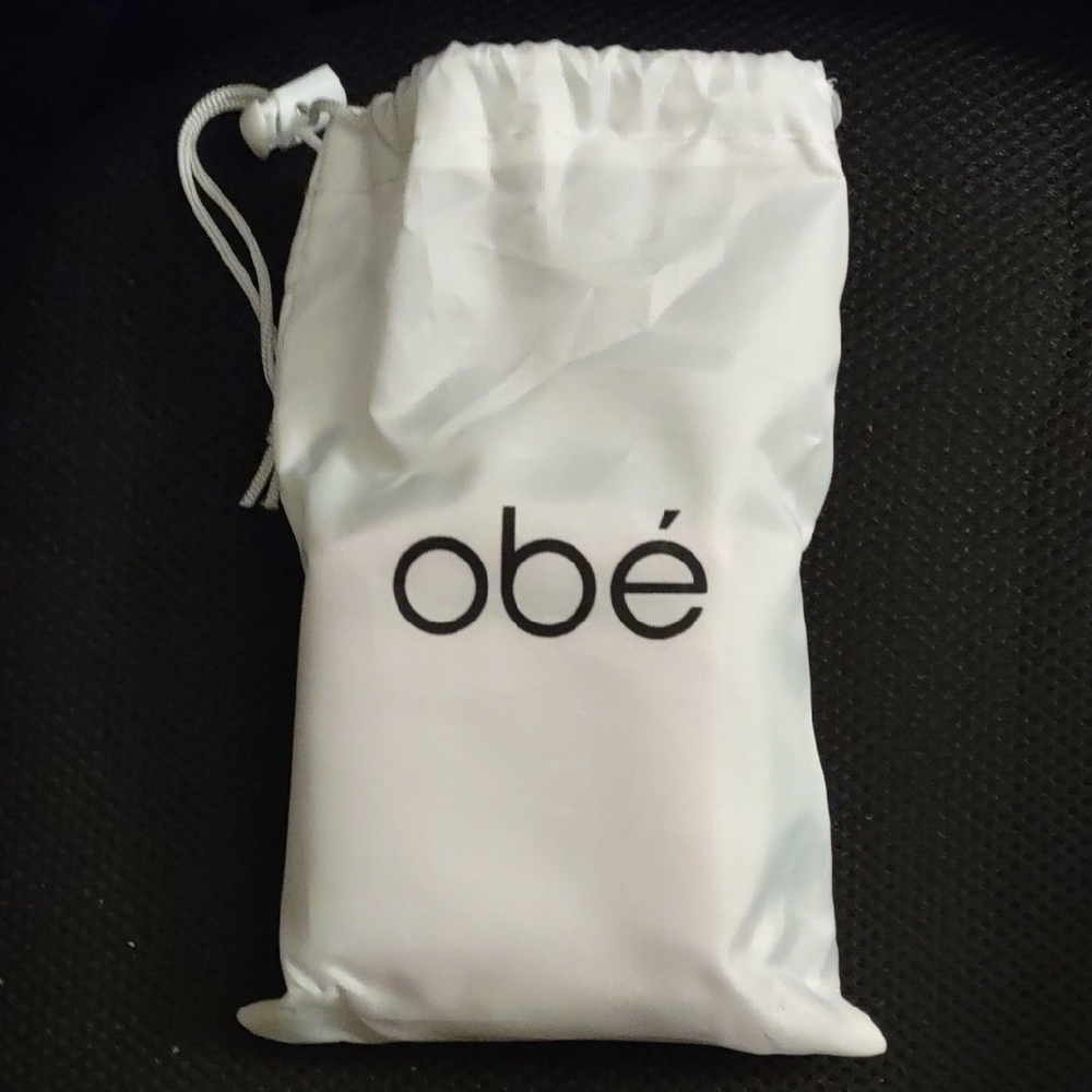 Obé White Drawstring Pouch